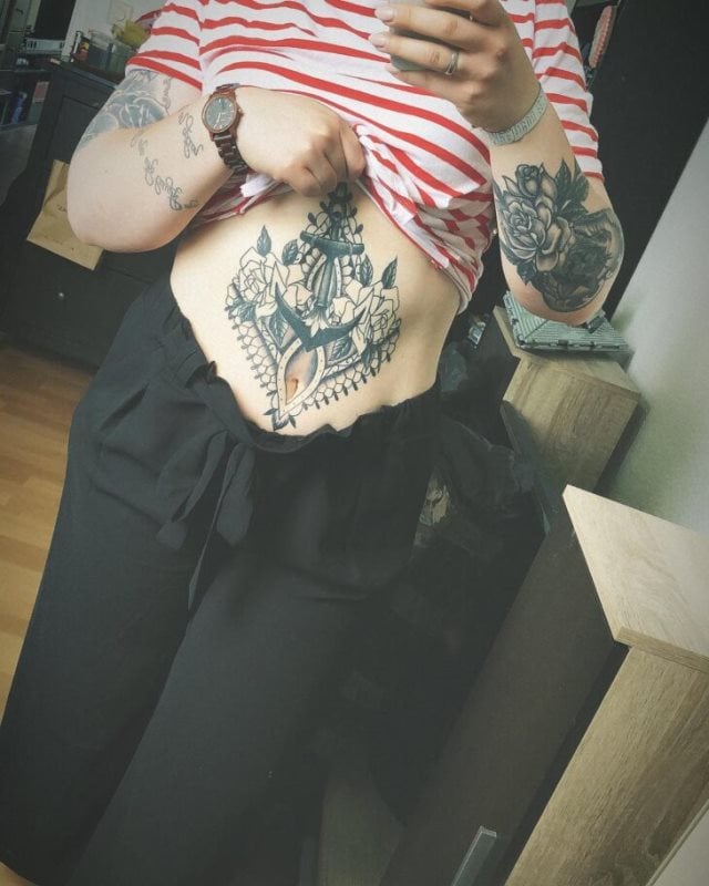 tattoo feminin pour ventre 63
