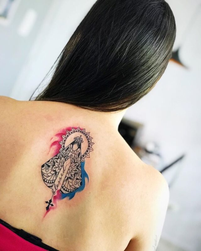 tattoo feminin religieux 03