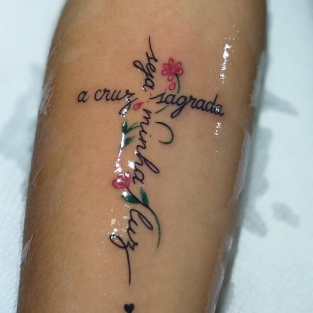 tattoo feminin religieux 14