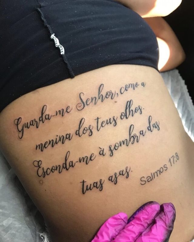 tattoo feminin religieux 40