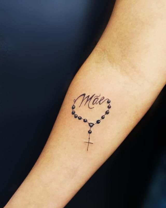 tattoo feminin religieux 48