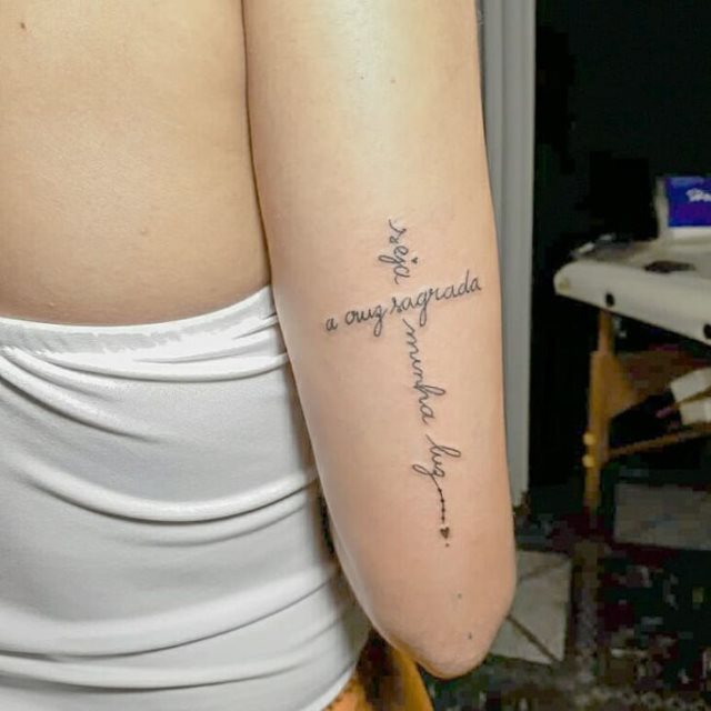 tattoo feminin religieux 49