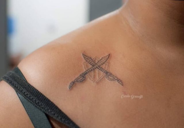tattoo feminin religieux 54
