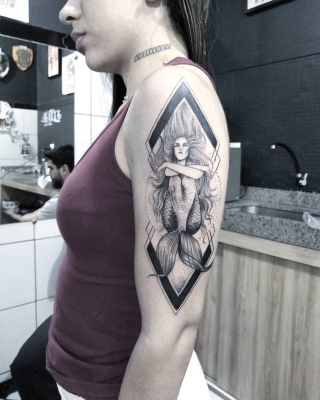 tattoo feminin sirene 76