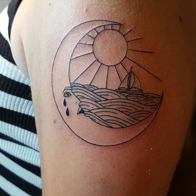 tattoo feminin soleil 16