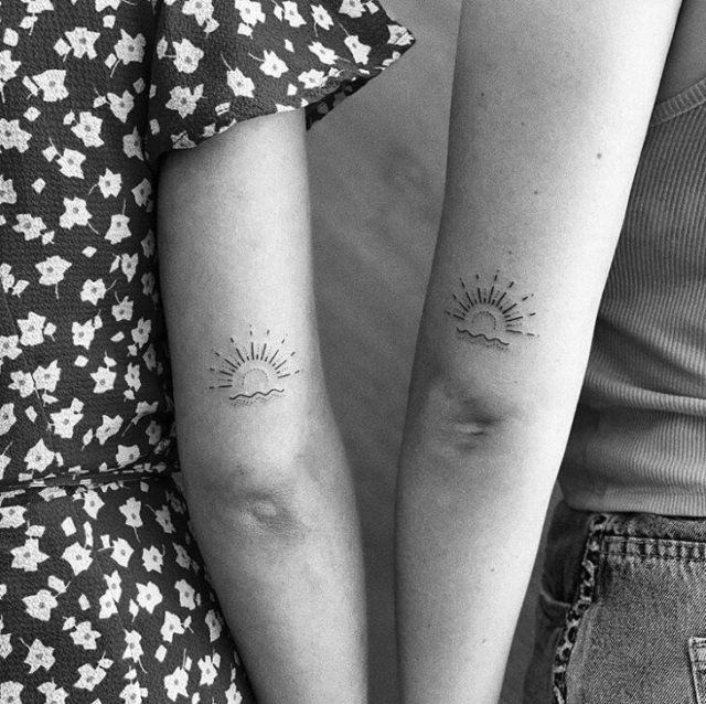 tattoo feminin soleil 17