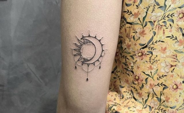 tattoo feminin soleil et la lune 01
