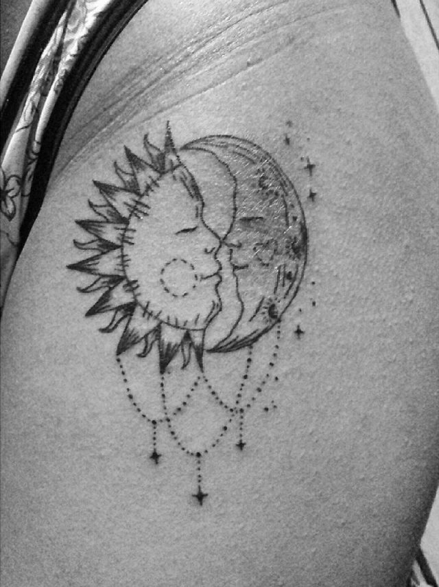 tattoo feminin soleil et la lune 03