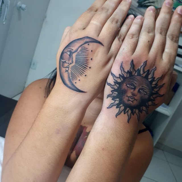 tattoo feminin soleil et la lune 18