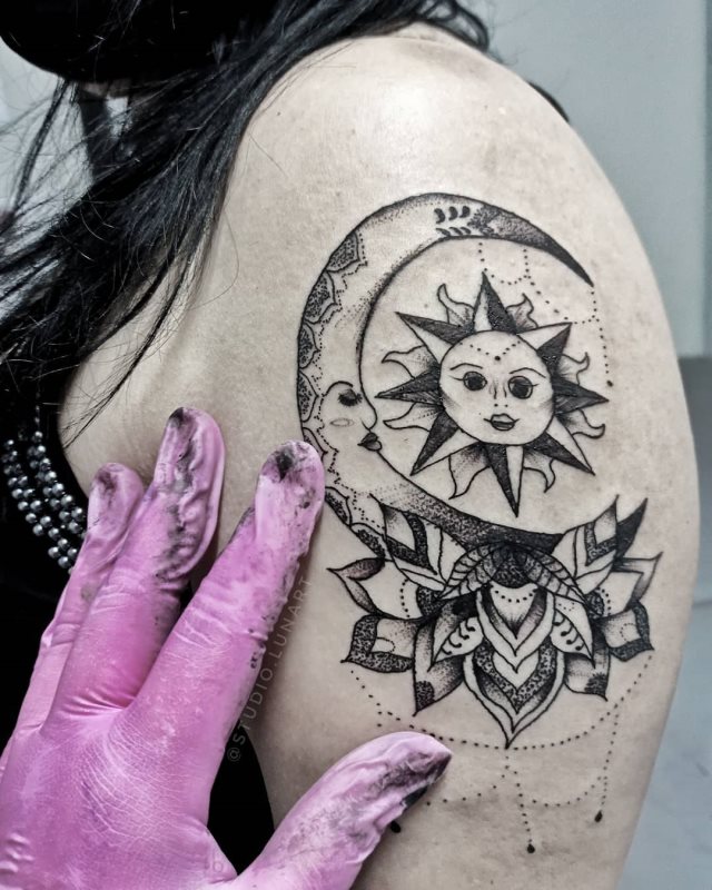 tattoo feminin soleil et la lune 40