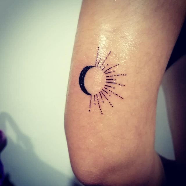 tattoo feminin soleil et la lune 66