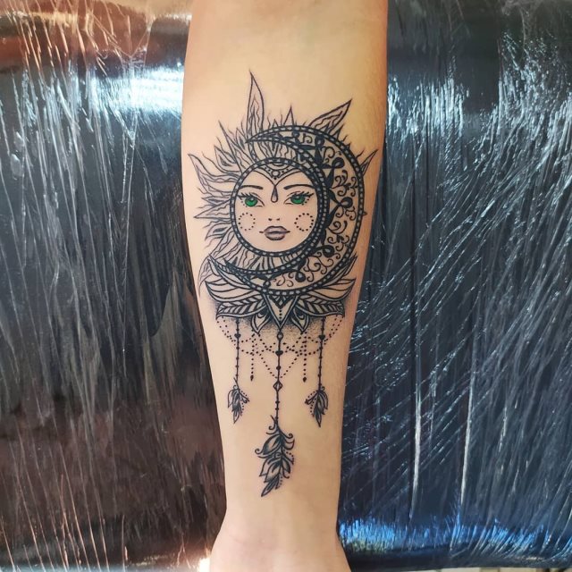 tattoo feminin soleil et la lune 71