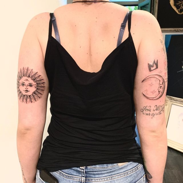 tattoo feminin soleil et la lune 74