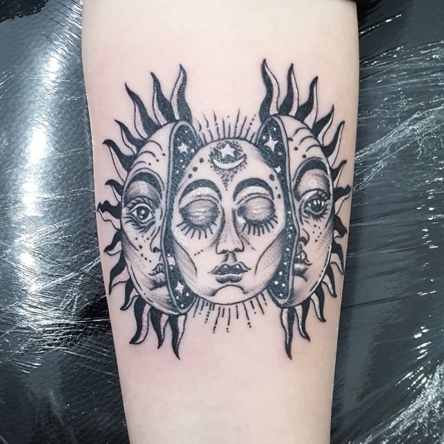tattoo feminin soleil et la lune 78