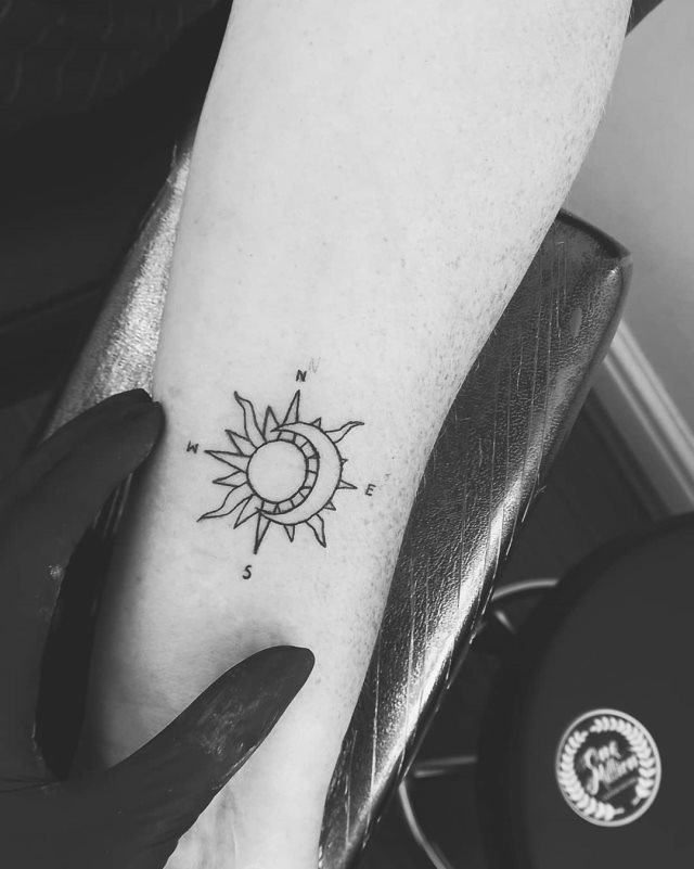 tattoo feminin soleil et la lune 79