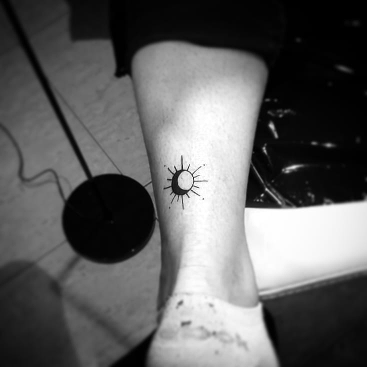 tattoo feminin soleil et la lune 80