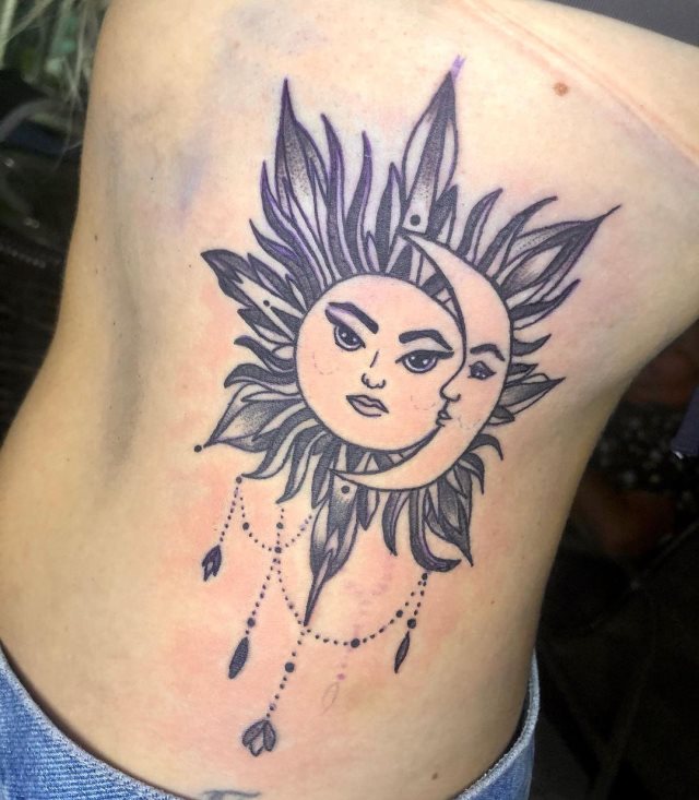 tattoo feminin soleil et la lune 90