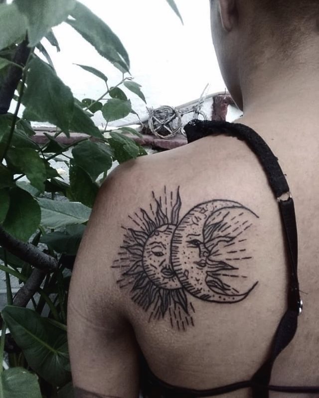 tattoo feminin soleil et la lune 93