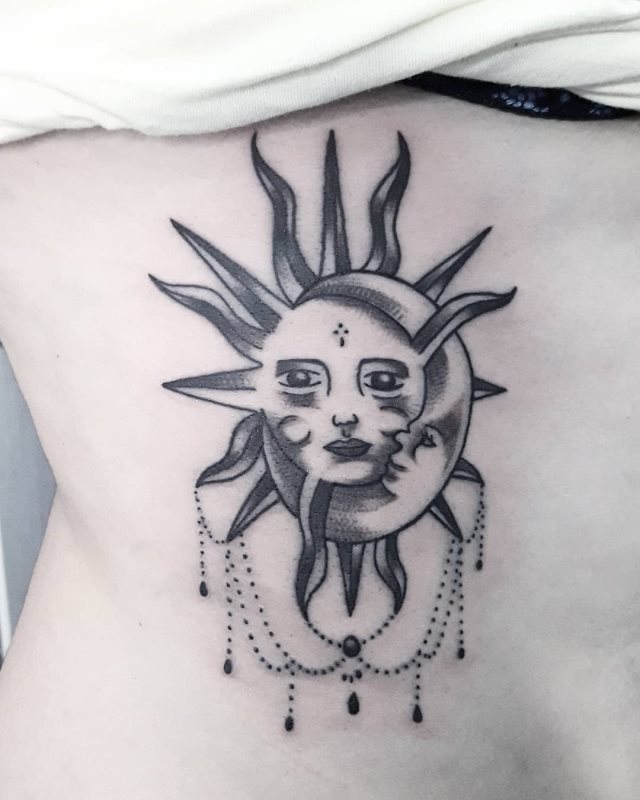 tattoo feminin soleil et la lune 95