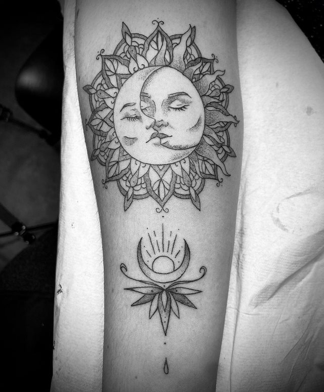 tattoo feminin soleil et la lune 98