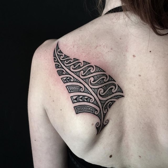 tattoo feminin style maori 09