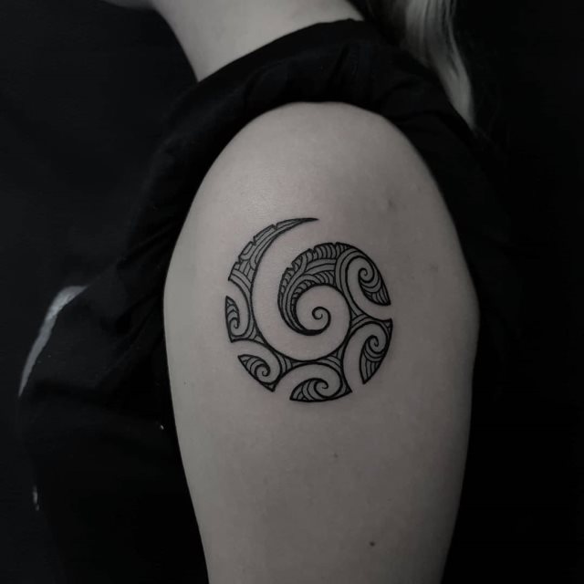 tattoo feminin style maori 34