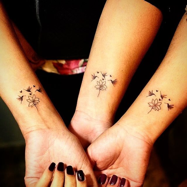 tattoo feminin symbolisent amitie 10