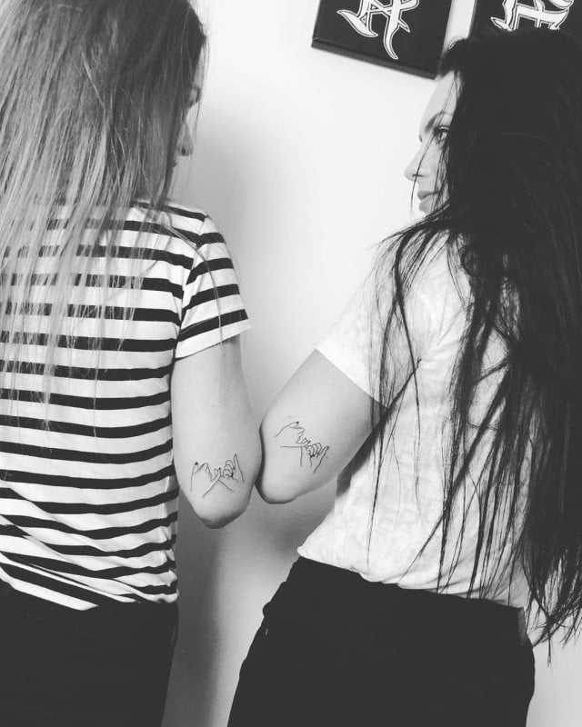 tattoo feminin symbolisent amitie 12