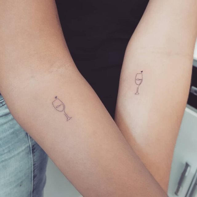 tattoo feminin symbolisent amitie 19