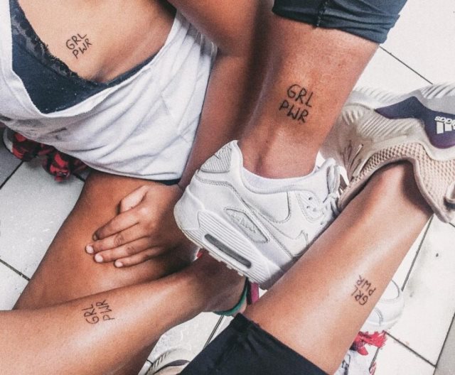 tattoo feminin symbolisent amitie 20