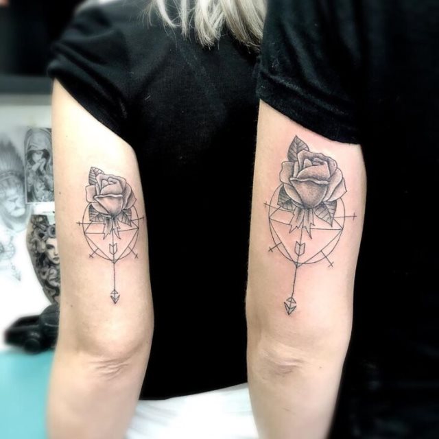 tattoo feminin symbolisent amitie 34