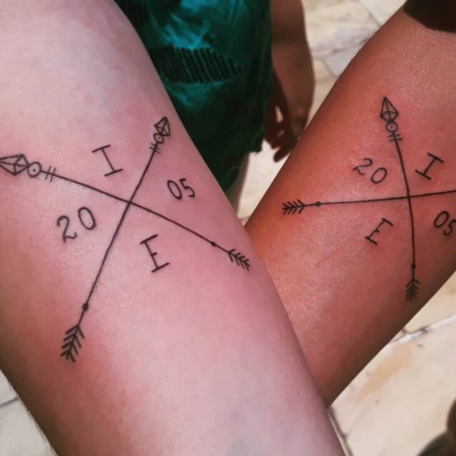 tattoo feminin symbolisent amitie 44