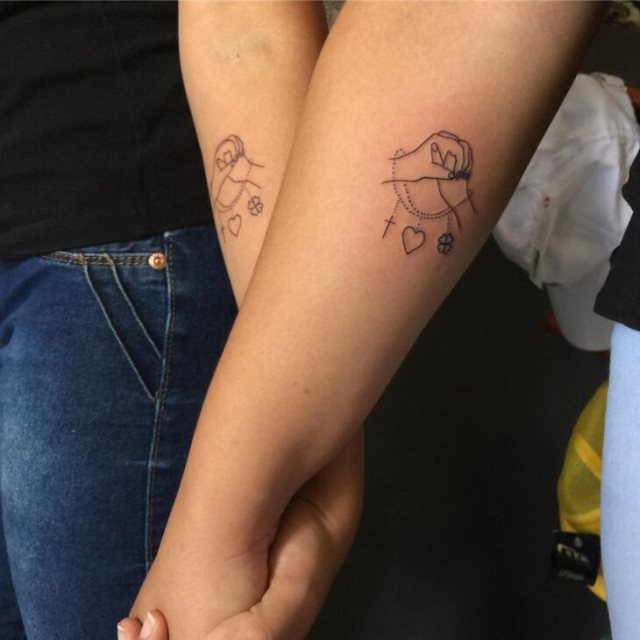 tattoo feminin symbolisent amitie 45