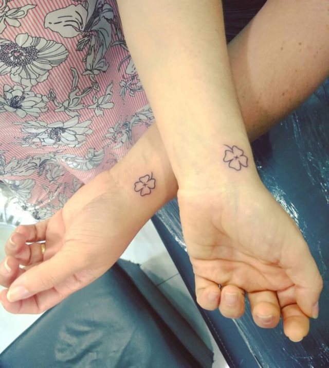 tattoo feminin symbolisent amitie 48