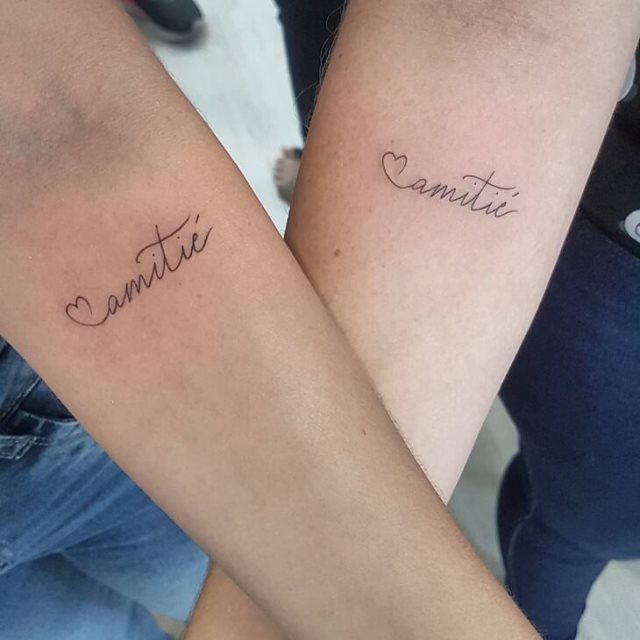 tattoo feminin symbolisent amitie 77