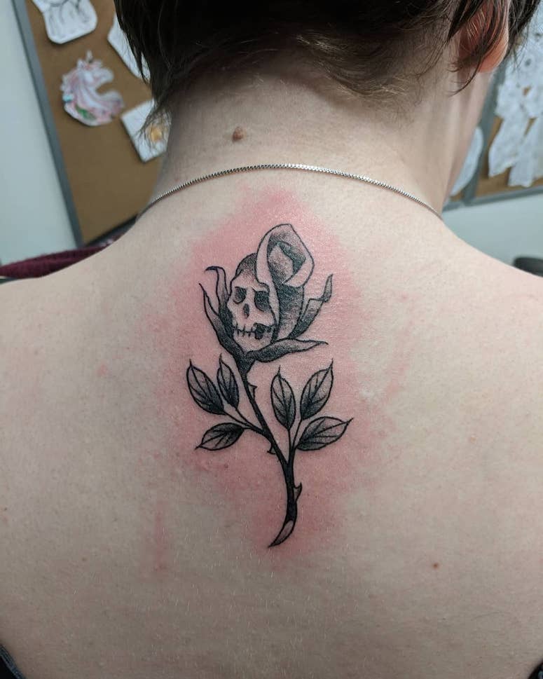 tattoo feminin tete de mort 10