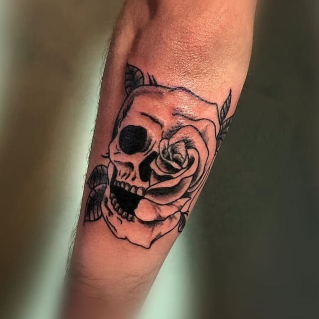 tattoo feminin tete de mort 102