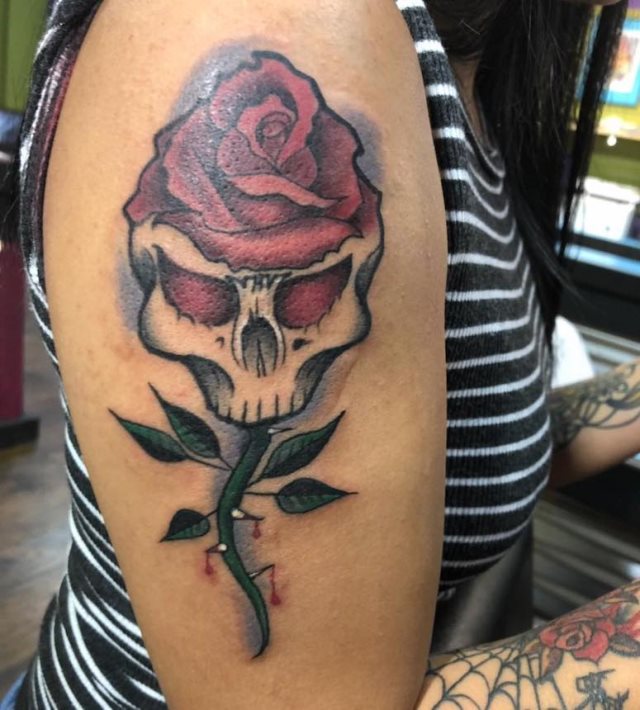 tattoo feminin tete de mort 103