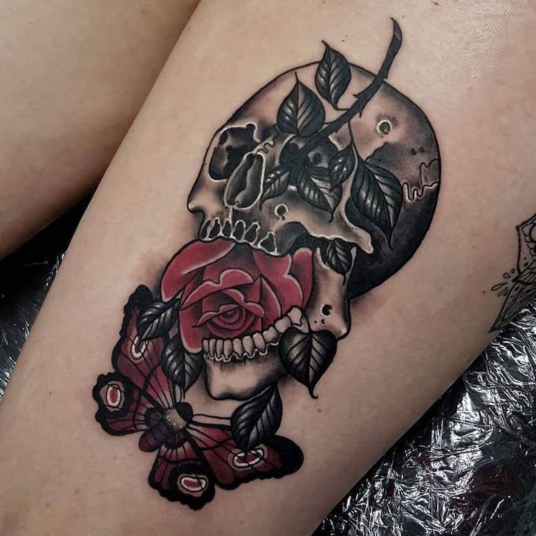 tattoo feminin tete de mort 108