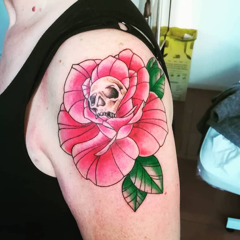 tattoo feminin tete de mort 109