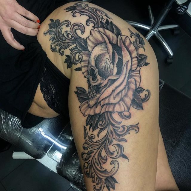tattoo feminin tete de mort 12