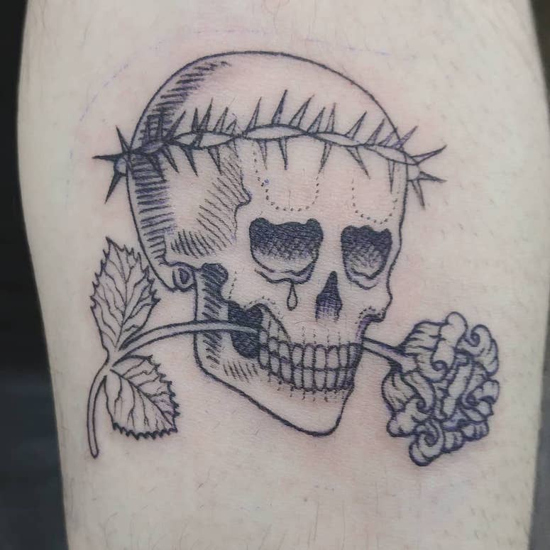 tattoo feminin tete de mort 17