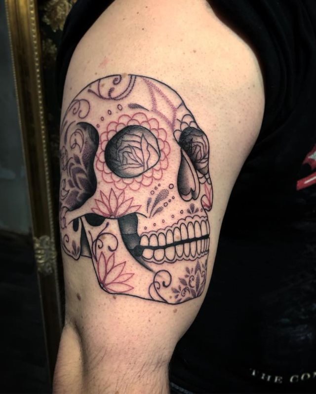 tattoo feminin tete de mort 18