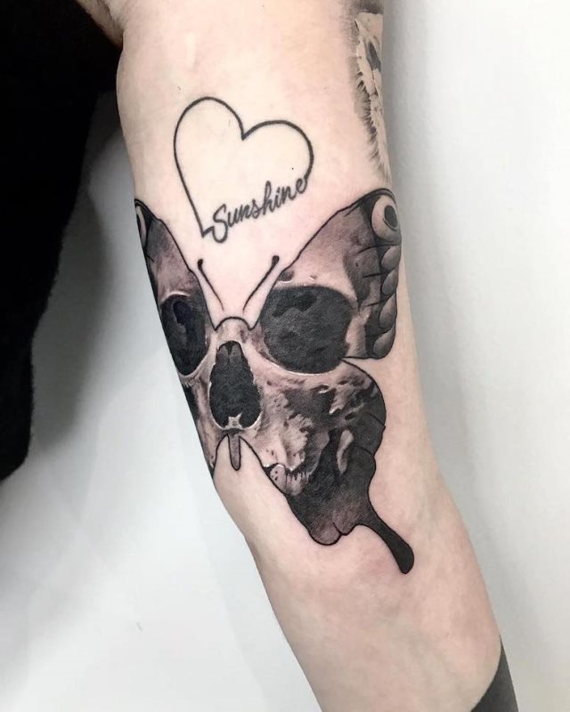 tattoo feminin tete de mort 23