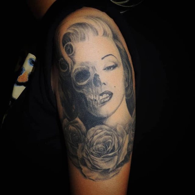 tattoo feminin tete de mort 33