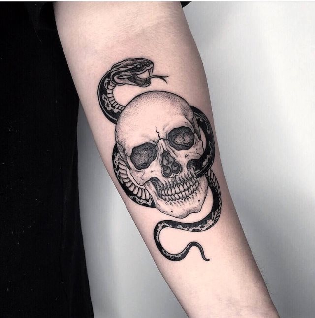 tattoo feminin tete de mort 37