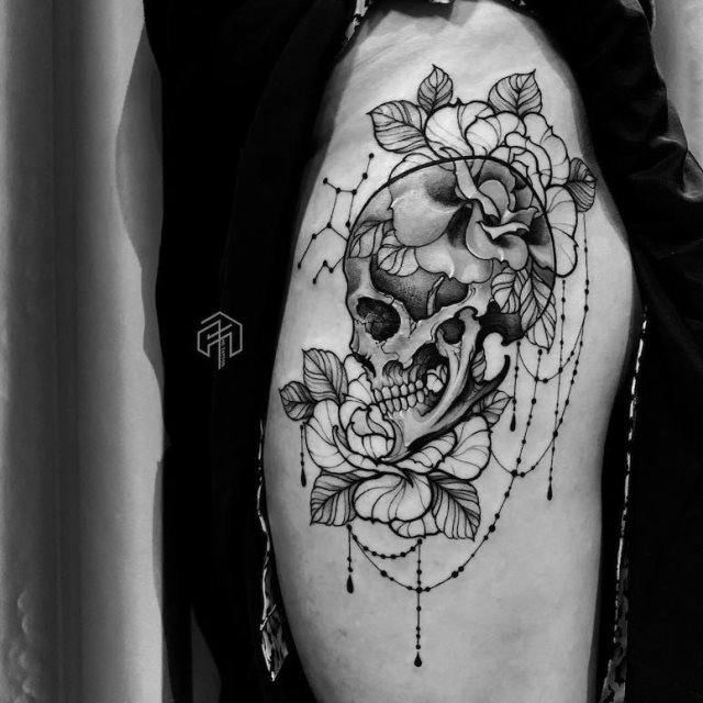 tattoo feminin tete de mort 45