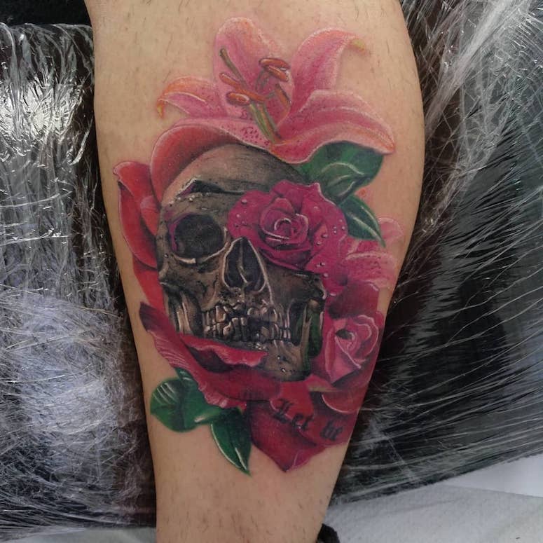 tattoo feminin tete de mort 56