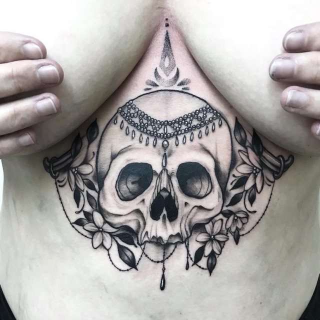 tattoo feminin tete de mort 58
