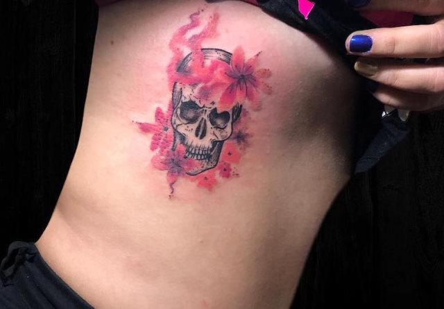tattoo feminin tete de mort 59